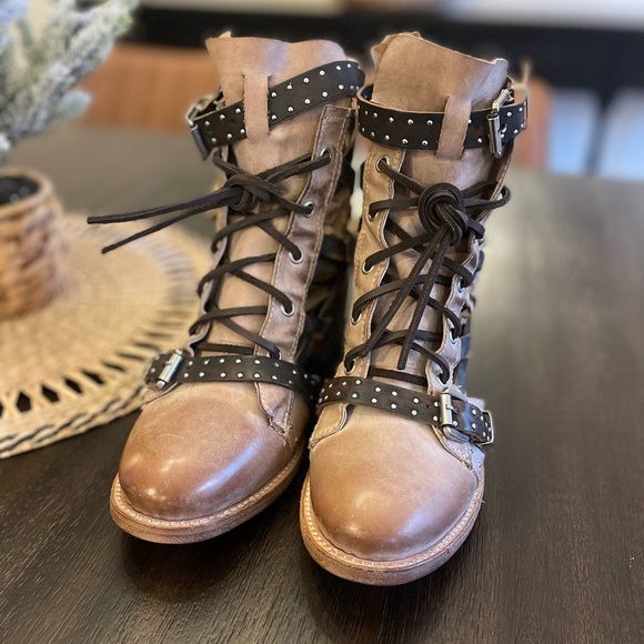 Freebird by Steven Cheyenne Black & Tan Lace Up Studded Leather Ankle Boots - Picture 6 of 14